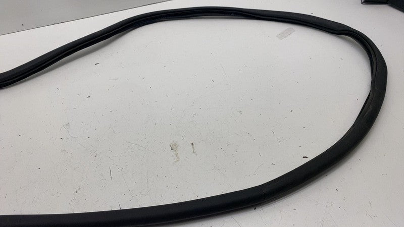 ⭕ 2017-2025 Chrysler Pacifica Rear Right Door Body Weatherstrip Rubber
