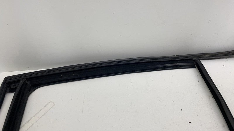 PT00002210 ⭕2022-2025 Rivian R1S Front Left Door Window Weatherstrip Run Channel PT00002210