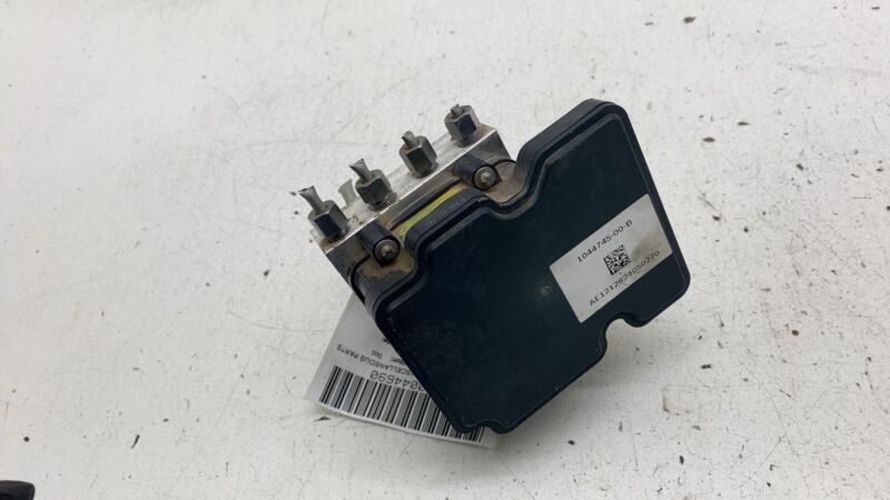 104474500B ⭕ 17-23 Tesla Model 3 Anti-Lock Brake System ABS Pump Module Unit 1044745-00-B