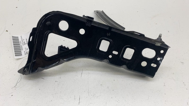 844070033 ⭕ 2025 Chevrolet Silverado 1500 Front Left Wheel Housing Bracket OEM 844070033