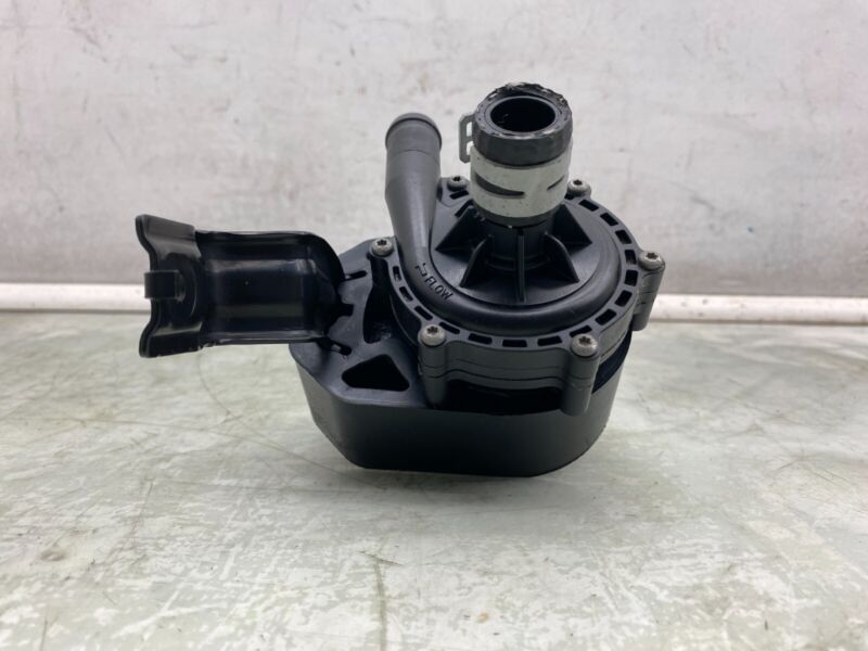 105723500F 2016-2020 Tesla Model S MS Electric Auxiliary Coolant Water Pump w/ Bracket Assy