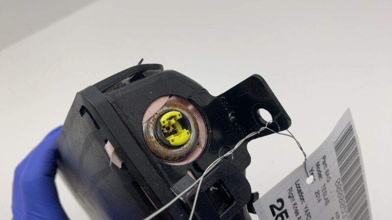 100526000G 2012-2015 Tesla Model S Front Passenger Side Lower Knee Airbag Right RH Assembly