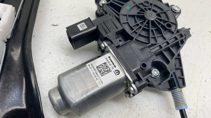 ⭕ 17-25 Chrysler Pacifica Front Passenger Door Window Regulator & Motor Right RH