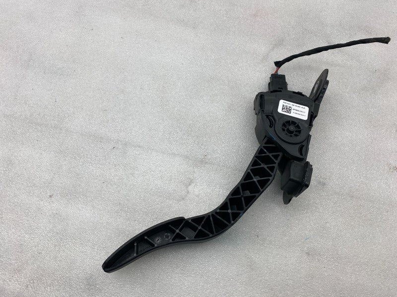 ⭕ 2016-2020 Tesla Model X Accelerator Throttle Pedal Assembly OEM BE5C