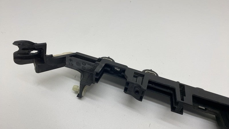 586509 10 2021 BMW 530e G30 Front Driver Side Lower Wire Wiring Guide Mount Bracket Left