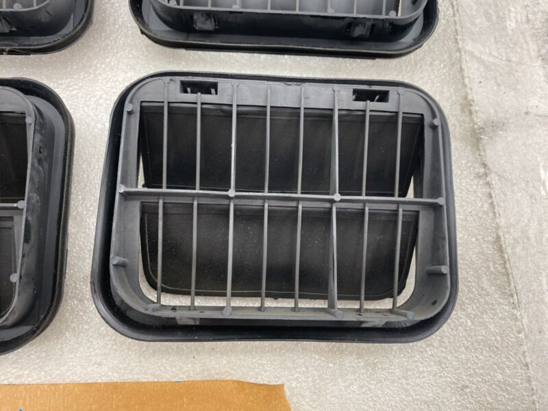 2F2A B280B62 AB ⭕12-20 Tesla Model S Rear Quarter Panel Rubber Flap Extractor Air Vent Grille x4