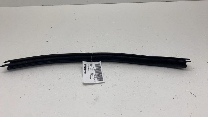 84362005 ⭕19-25 Chevrolet Silverado 1500 Rear Left Side Door Window Inner Seal 84362005