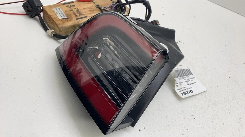 ⭕ 17-22 Model 3 Rear Left Outer Exterior Taillight Tail Lamp 3-Pin Red