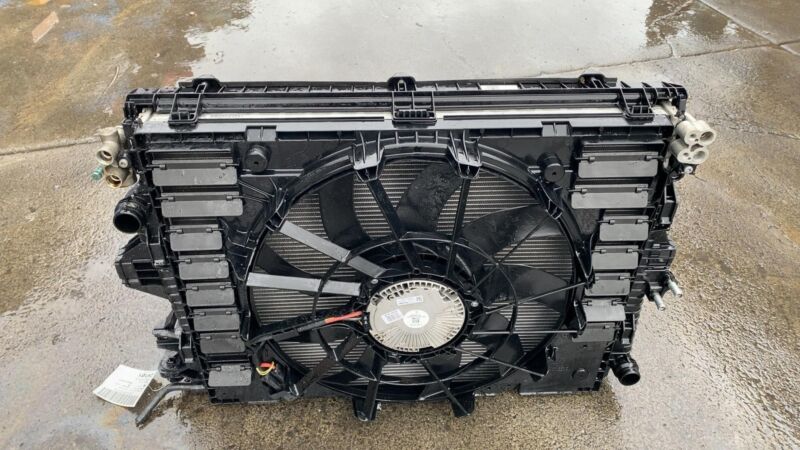 7P0 121 207 A 2011-2018 Porsche Cayenne Engine Radiator Cooling Fan Motor A/C Condenser Assy
