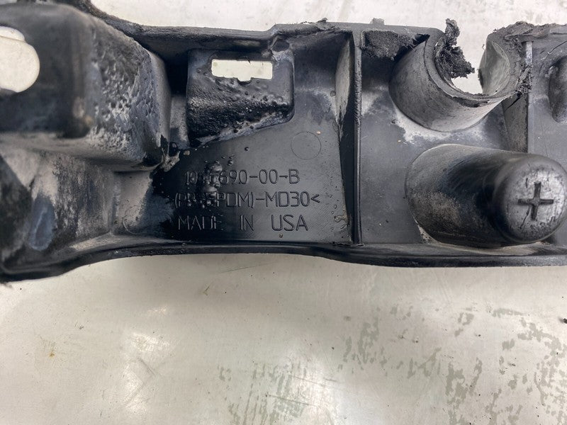 104669000B ⭕ 16-23 Tesla Model X Driver Side Rocker Carrier Panel Trim Bracket 1046690-00-B