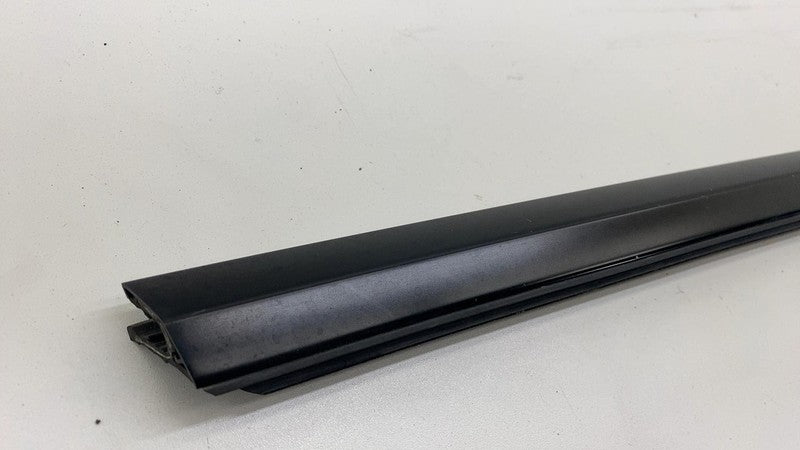 ⭕ 2020-2024 Tesla Model Y Front Right Door Window Outer Belt Assy 1495