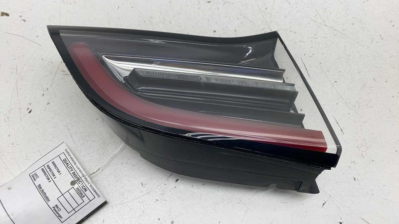 1077401-00-E ⭕ 2017-2023 Model 3 Rear Left Inner Taillight LED Tail Lamp 3-Pin 1077401-00-E
