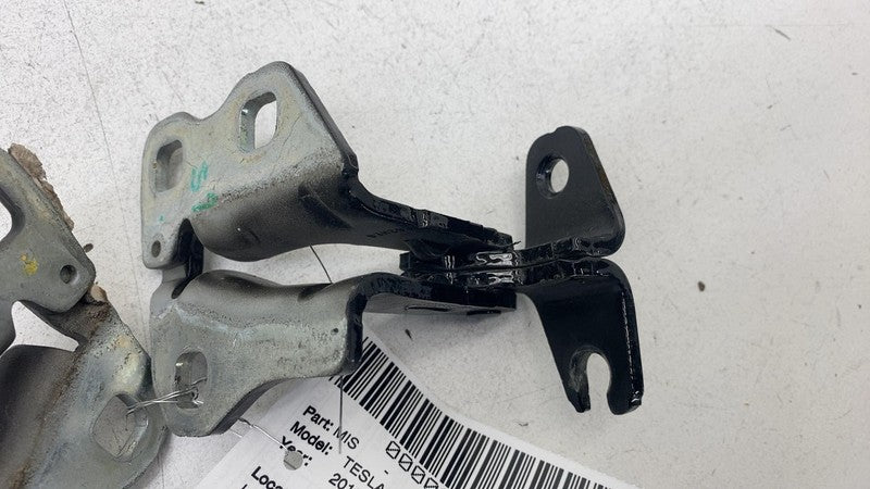 1101037 00 E 2017-2023 Tesla Model 3 M3 Front Left Upper & Lower Door Hinge Closure Assist LH