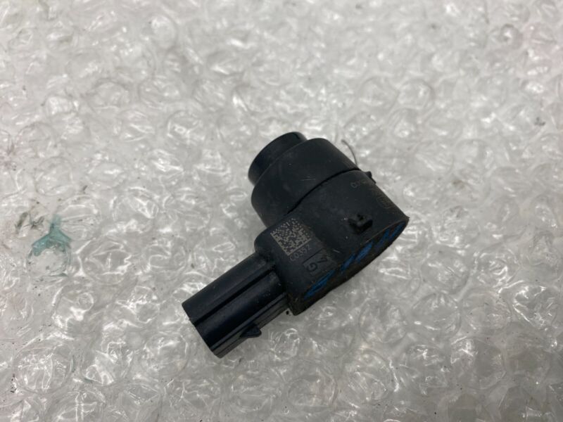 2596 2202 2008-2017 GMC Acadia Cadillac Escalade Rear Bumper Parking Object Sensor