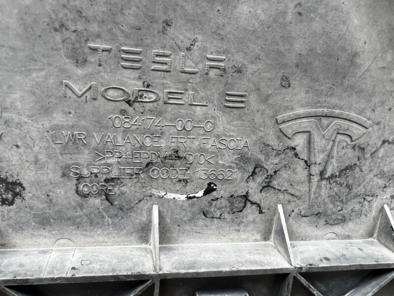 108417400C ⭕ 17-23 Model 3 Front Bumper Lower Valance Under Tray Diffuser OEM 1084174-00-C