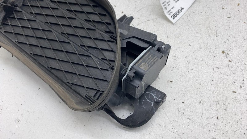 100726800E 2012-2015 Tesla Model S MS Front Left Bumper Active Louvre Shutter Grille Assy