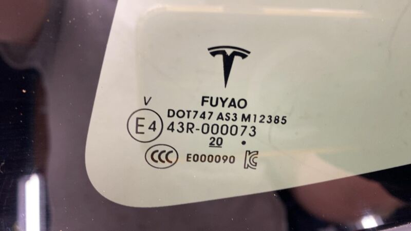 2020-2023 Tesla Model Y MY Rear Driver Side Quarter QTR Window Fixed Glass Left