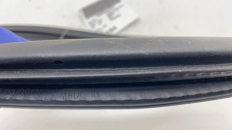 ⭕ 2017-2023 Chrysler Pacifica Front Passenger Right Door Body Weatherstrip Seal