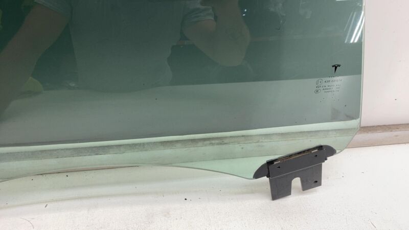 2012-2015 Tesla Model S Rear Passenger Side Door Window Glass Right 43R-001074