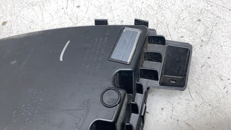 100599500D 2012-2020 Tesla Model S Front Driver Side LED Fog Light Cornering Lamp Left Assy
