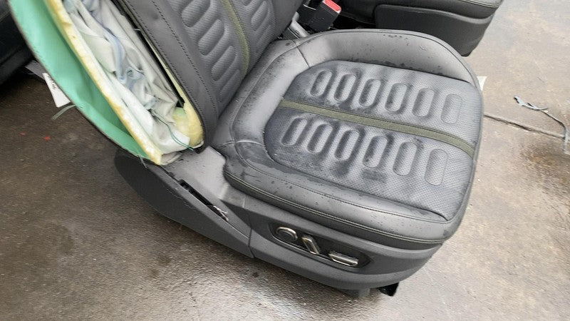 ⭕ 2022-2024 Rivian R1T Front Left & Right + Rear 2nd Row Leather Seat Black Assy