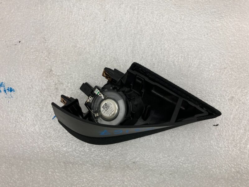 1079741 00 A 2017-2023 Tesla Model 3 Front Passenger Side Audio Tweeter & Speaker Cover Right