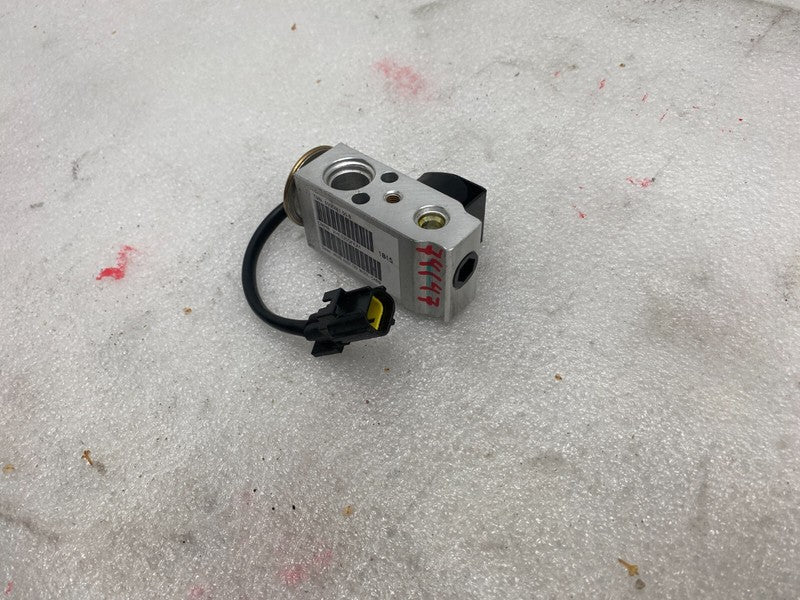 600848100B ⭕ 2012-2020 Tesla Model S A/C Line TXV Evaporator Valve w/ Solenoid 6008481-00-B