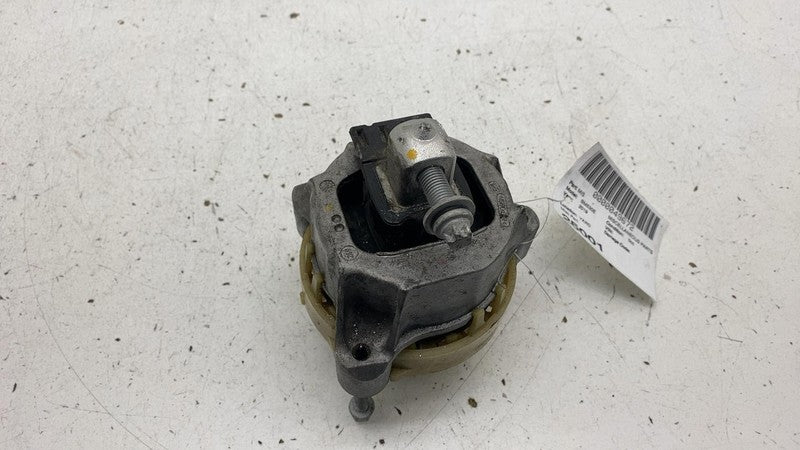 6883245-02 2018-2020 BMW 530e G30 Front Driver Side Engine Motor Mount Bracket Support Left
