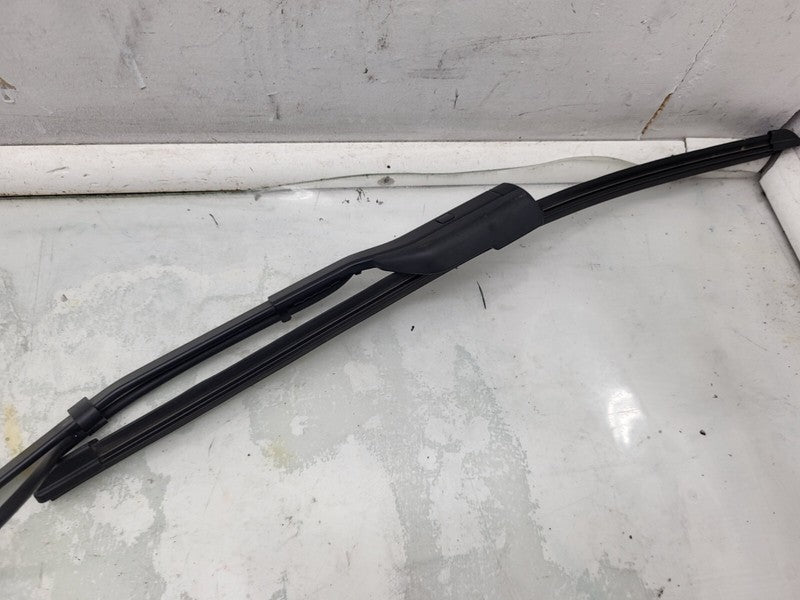 107672900C ⭕ 2017-2022 Tesla Model 3 Front Windshield Wiper Arm & Blade Right 1076729-00-C