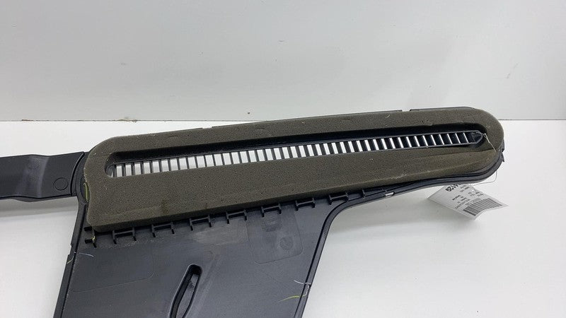 181960200H 2024-2025 Tesla Cybertruck Dash Super Cowl Upper Defrost Duct Trim Panel Support