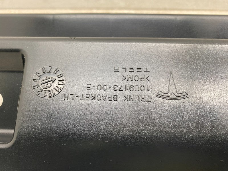 100917300E ⭕ 12-20 Model S Rear Driver Interior Trunk Finisher Bracket Left LH 1009173-00-E