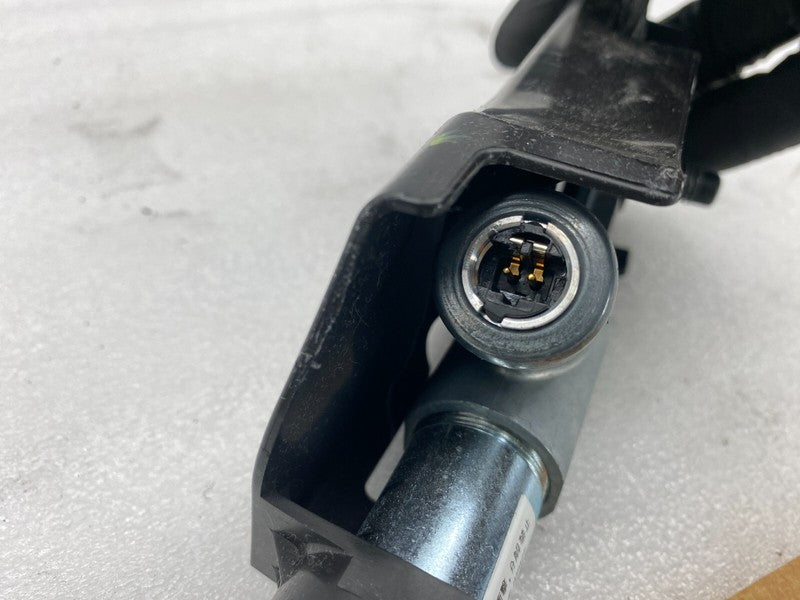 100526500B 2012-2015 Tesla Model S Front Right Seat Belt Outboard Lap Pre-Tensioner RH Assy