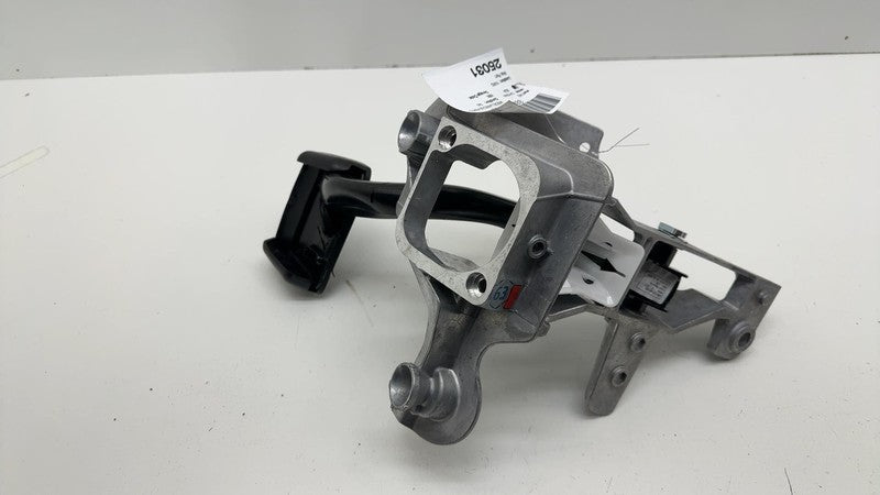 4M1.723.117.E ⭕ 2018-2024 Porsche Cayenne Brake Foot Stop Pedal w/ Mount Bracket 4M1723117E