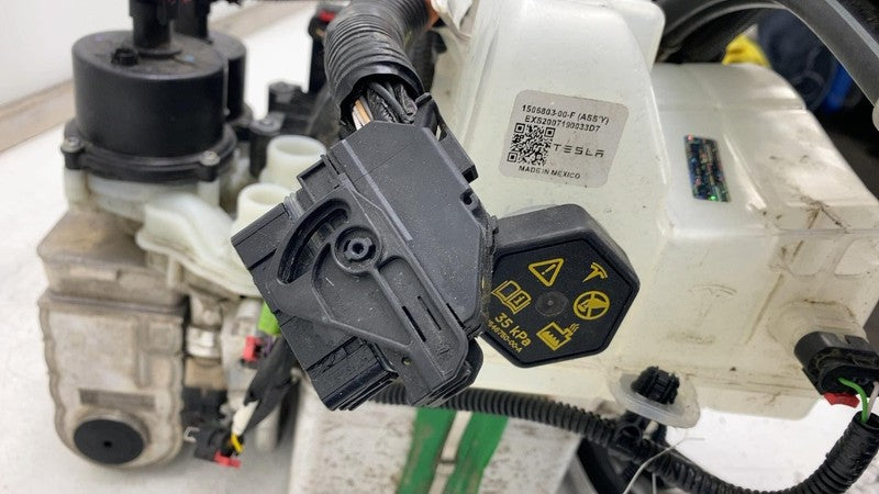 1549902 00 C 2020-2024 Tesla Model Y Supermanifold Refrigerant Chiller w/ Coolant Reservoir