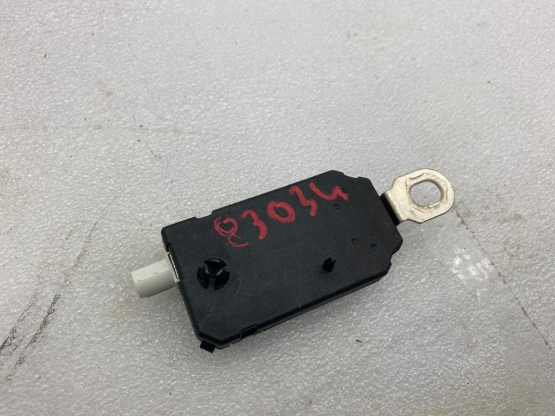 107973500A ⭕ 17-23 Tesla Model 3 Y Rear Left Antenna Amplifier AMP Radio FM LH 1079735-00-A