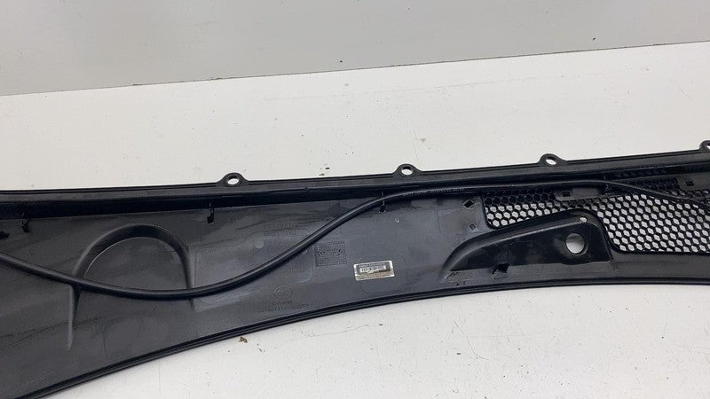 ⭕2021 2022 2023 Polestar 2 Front Windshield Wiper Cowl Panel Grille OE