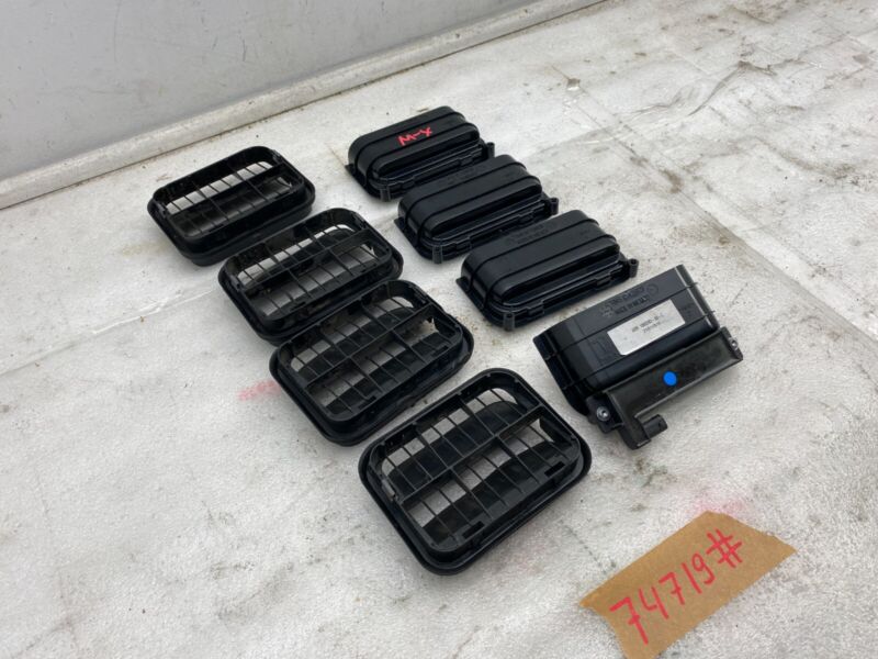 2016-2020 Tesla Model X Rear Quarter Panel Rubber Flap Extractor Air Vent Grille
