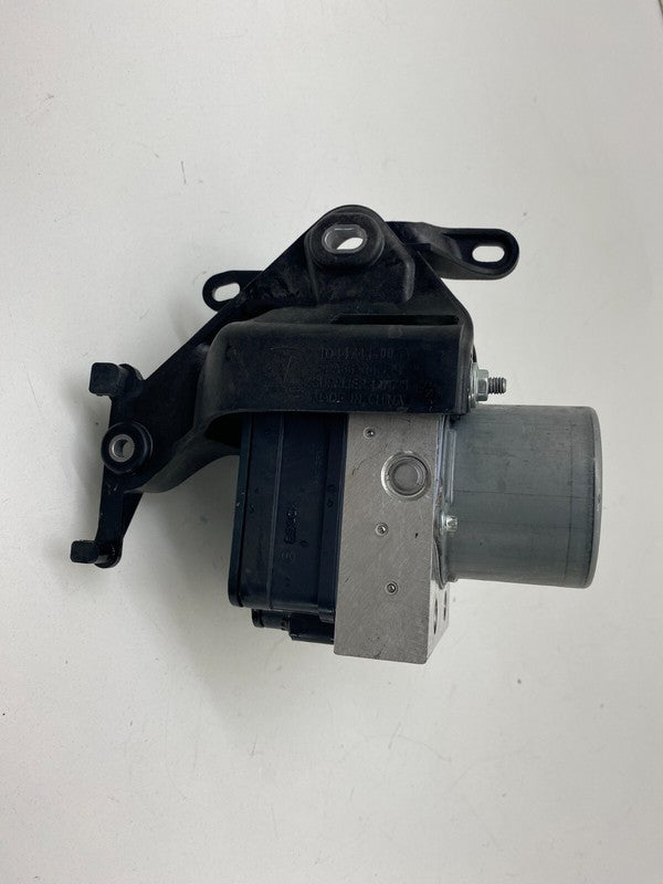1044745 00 B ⭕ 20-23 Tesla Model Y Anti-Lock ABS Brake System Pump Unit Module 1044745-00-B
