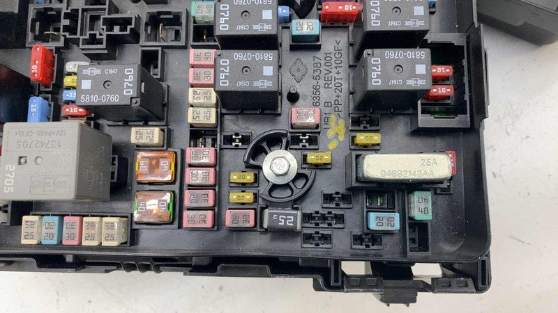 63565387 ⭕ 2018-2021 Chrysler Pacifica Engine Fusebox Fuse Box Relay Module OEM 6356-5387