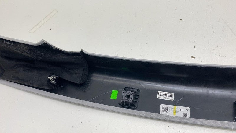 1732047-29-G ⭕ 24-25 Tesla Model 3 Driver Side Upper Rail Trim Providence Cover Left 1732047