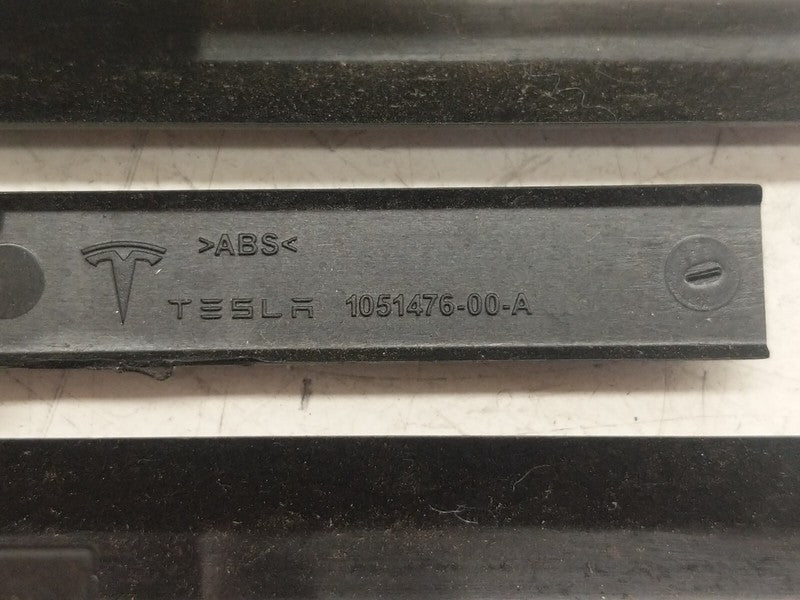 1051476 00 A 12-20 Model S Front Seat Rail Track Trim Rear Outer End Slide Cover 1051476-00-A