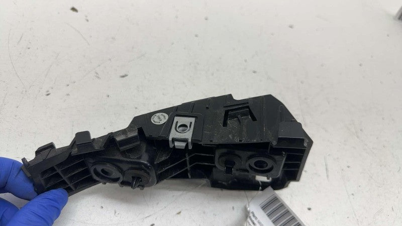 175710000C ⭕ 24-25 Model 3 Rear Passenger Taillight Tail Lamp Mount Bracket RH 1755643-00-D