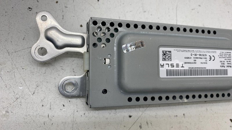 ⭕ 17-23 Model 3 M3 Harman Becker HBZ502 Radio FM/HD Receiver Module 10