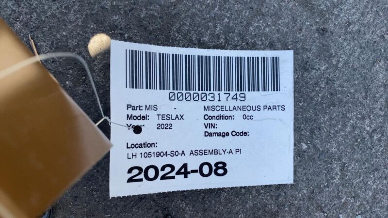 1051904S0A 2021-2023 Tesla Model X Front Driver Side A-Pillar Outer Frame Panel Cutout Left