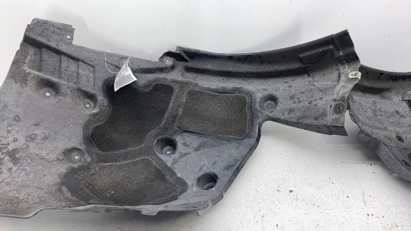 74850613 2018-2020 BMW 530E Front Passengrer Right Inner Fender Liner Splash Guard Shield