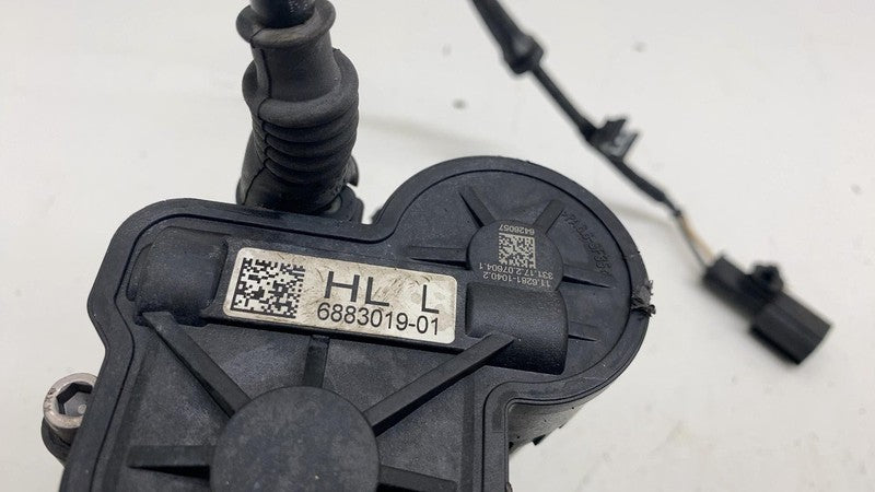 6883019-01 ⭕14-20 BMW i3 I01 Rear Driver Side Caliper w/ Brake Hose Line Left OEM 6883019