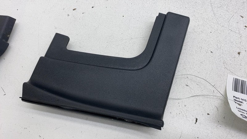 ⭕ 22-24 R1T Rear Left & Right Door Back Corner Trim PT00030676-C / PT0