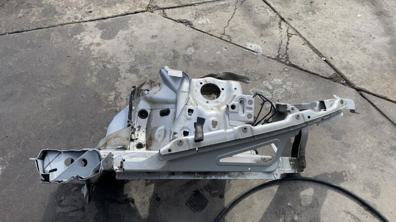 2011-2014 Porsche Cayenne Front Passenger Side Structural Apron Cutout Right RH