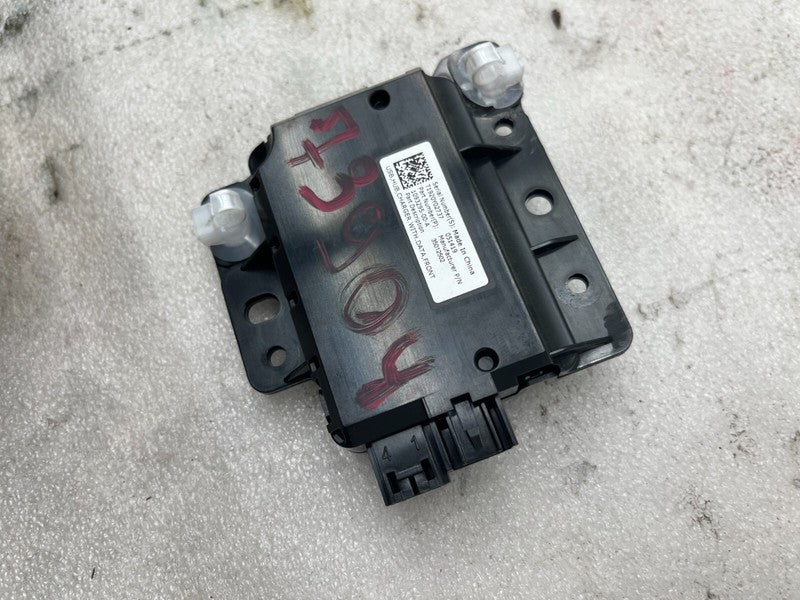 1093295 00 A ⭕ 17-23 Model 3 Center Console Front USB Hub Charger Control Module 1093295-00-A