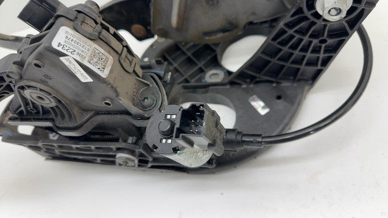 ⭕ 2016 Chevy Silverado 1500 Gas Accelerator and Brake Pedal Assembly 2